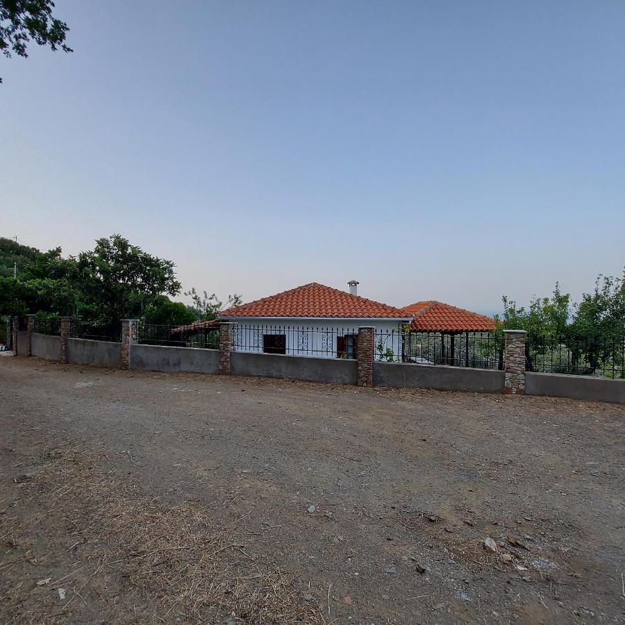 Villa Amfithea Moni Evaggelistrias Exterior photo